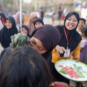 Lomba Gigit Koin Ramaikan HUT RI ke-79 di Desa Galis, Semarakkan Kemerdekaan dengan Tradisi Unik