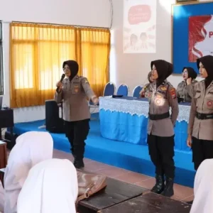 Polwan Polres Sumenep Kampanyekan Stop Bullying dan Bijak Bermedia Sosial di SMA Muhammadiyah