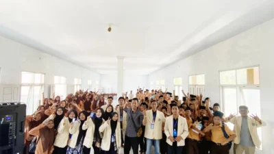 Seminar Literasi Digital oleh KKN Posko 28 STKIP PGRI Sumenep Beri Pemahaman Pentingnya Media Sosial