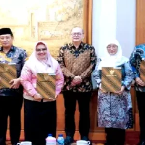 Dewi Khalifah Ditunjuk sebagai Plt. Bupati Sumenep, Aminatun Habibah sebagai Plt. Bupati Gresik