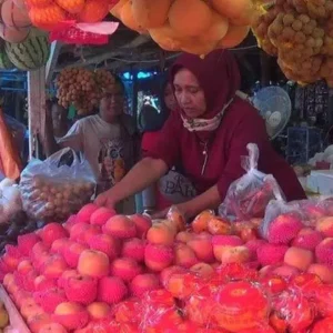 Keberkahan Bulan Maulid: Pedagang Buah di Sumenep Raup Untung Besar, Jeruk Paling Laris