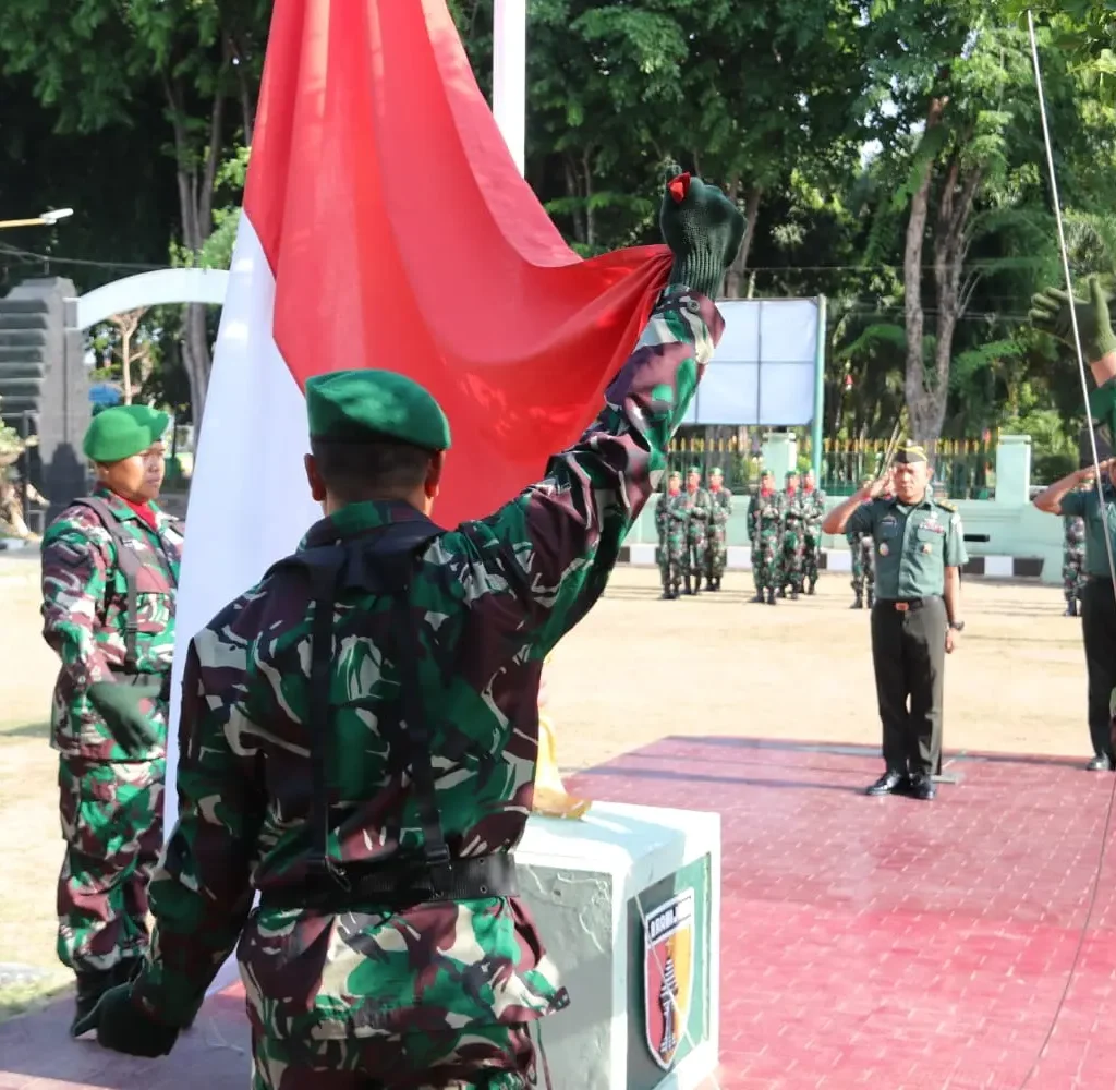 Kodim 0827/Sumenep Gelar Upacara Bendera Peringati HUT TNI ke-79, Pimpin Amanat Panglima TNI