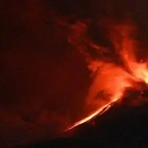 Gunung Lewotobi Meletus di Flores Timur: 10 Tewas, Puluhan Terluka, Evakuasi Terus Berlangsung