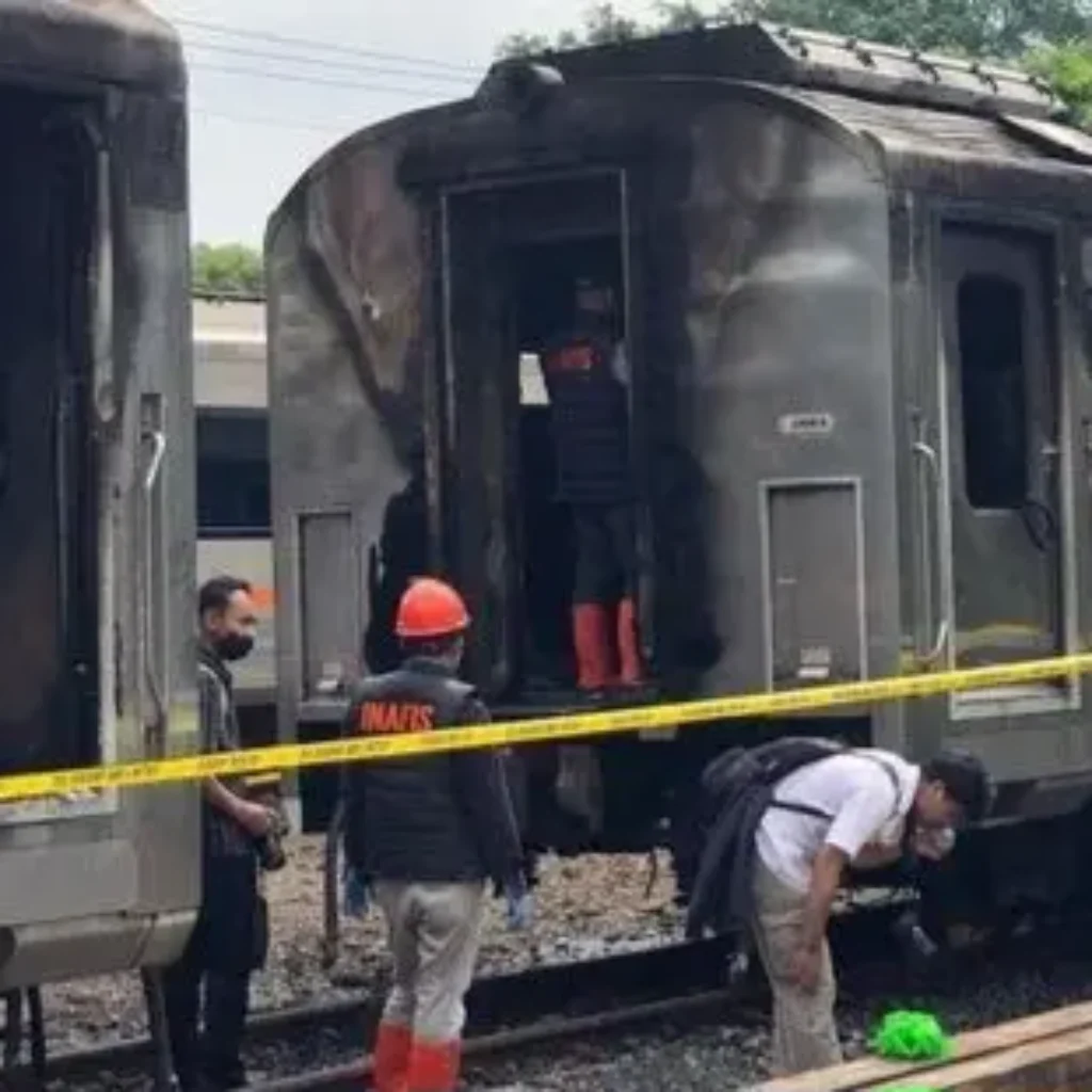 Difabel Sensorik Bakar Gerbong Kereta di Stasiun Tugu Jogja