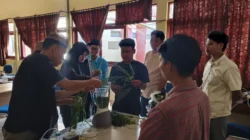 Petani Milenial Sumenep saat mengikuti pelatihan pembuatan pupuk organik cair di Balai Penyuluh Pertanian (BPP) Kota, Selasa (11/03/2025)