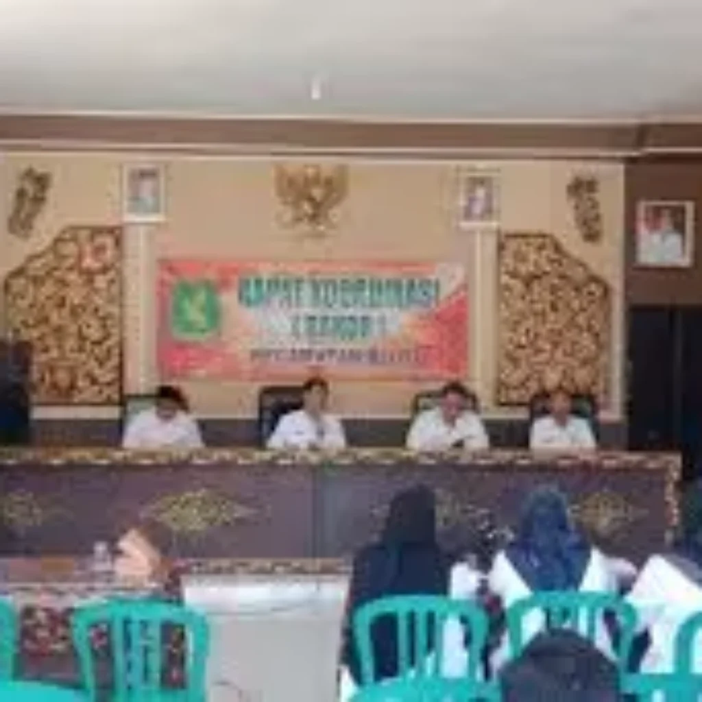 Camat Bluto, Ir. Bambang Karyanto, M.Si., saat rampungkan Koperasi Merah Putih