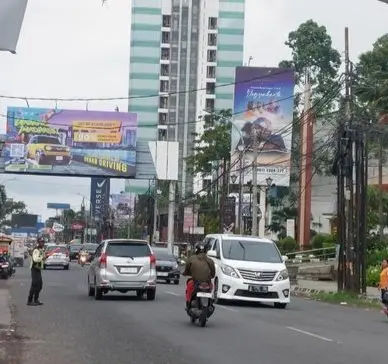 Pemerintah Kabupaten Cirebon memulai penataan kawasan strategis Jalan Tuparev sebagai langkah memperindah wajah utama wilayah perbatasan