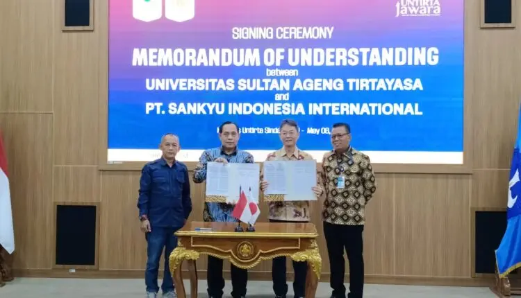 Presiden Direktur PT Sankyu Indonesia International, Mr. Ikuo Morino, didampingi H. Dedi Mufdi Mawardi, usai penandatanganan MoU Kerjasama Beasiswa dengan Rektor UNTIRTA Prof Fatah Sulaiman