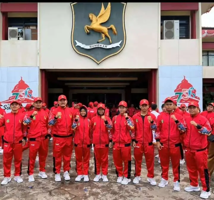 Atlet akuatik Sumenep bersama pelatih dan pengurus Akuatik Indonesia Sumenep siap berlaga di Porprov Jatim 2025