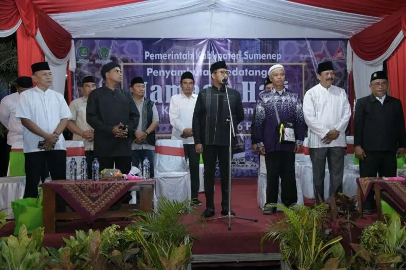 Penyambutan jamaah haji Sumenep 2025 oleh Bupati Achmad Fauzi di GOR A. Yani disambut keluarga dengan suasana haru