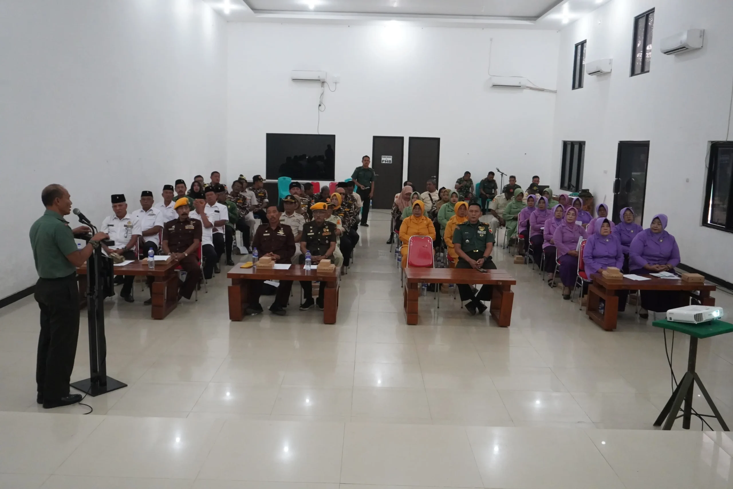 Kegiatan Komunikasi Sosial Kodim 0827/Sumenep tahun 2025 bersama Keluarga Besar TNI, memperkuat nasionalisme dan semangat menjaga keutuhan NKRI