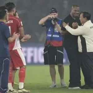 Prabowo Hadiahi Pemain Timnas Indonesia Jam Tangan Mewah Usai Kalahkan China