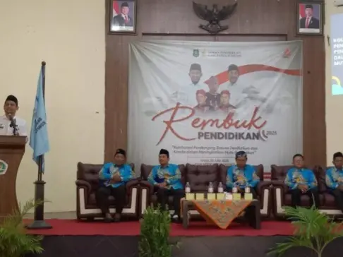 Pembukaan Rembuk Pendidikan DPKS Sumenep oleh Kepala Dinas Pendidikan dan Ketua DPKS di Aula STKIP PGRI, Rabu 25 Juni 2025