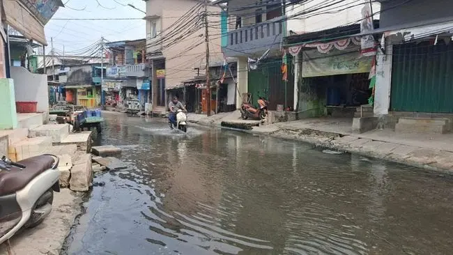 Wilayah permukiman di pesisir Muara Angke kembali tergenang banjir rob
