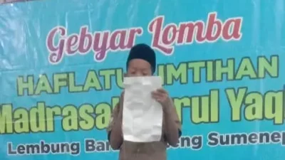 Para peserta cilik mengikuti lomba puisi dengan penuh semangat dalam acara lomba kreatif Yayasan Nurul Yaqin
