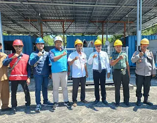 Forkopimka Giligenting bersama PLTD saat audiensi terkait gangguan kelistrikan di Kantor PLTD Giligenting