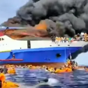 KM Barcelona Terbakar di Sulut, Penumpang Panik Melompat ke Laut