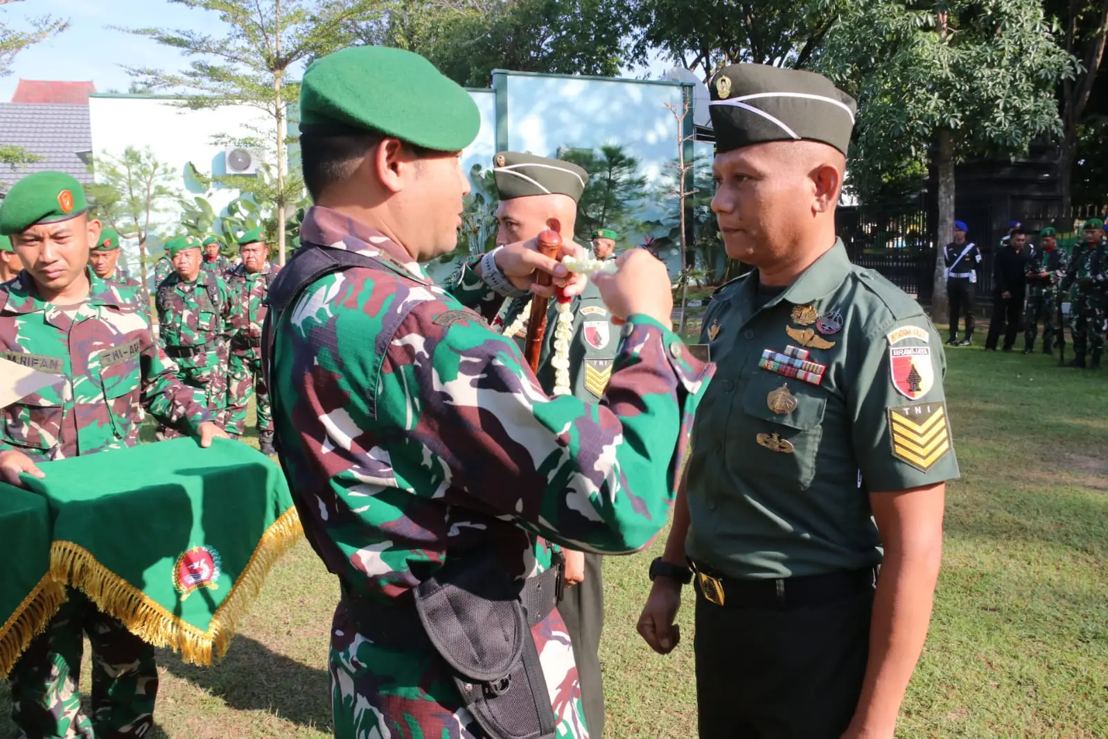 Tradisi sangkur pora pelepasan prajurit purna tugas Kodim 0827/Sumenep
