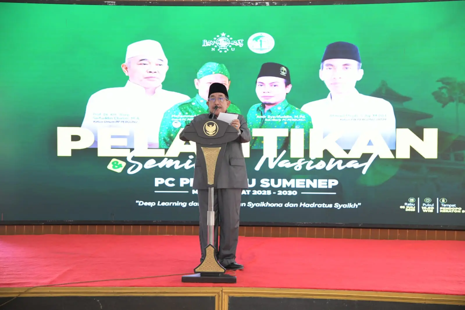 Wabup Sumenep dan pengurus PERGUNU saat pelantikan dan seminar nasional pendidikan di Pendopo Agung