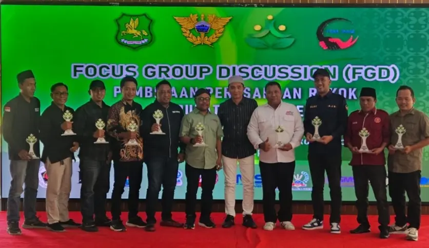 Ketua Paguyuban Rokok Sumenep Sofwan Wahyudi menyampaikan lima komitmen industri rokok lokal dalam FGD di Pendopo Keraton