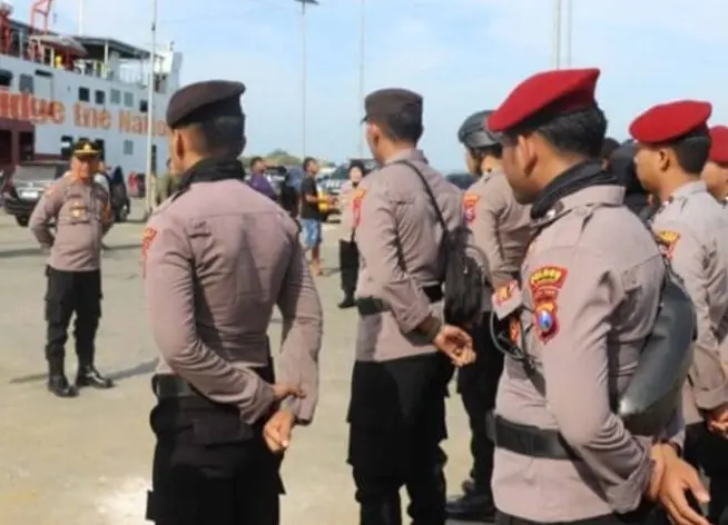 Apel keberangkatan personel Polres Sumenep menuju Pulau Kangean dan Sapeken di Pelabuhan Kalianget