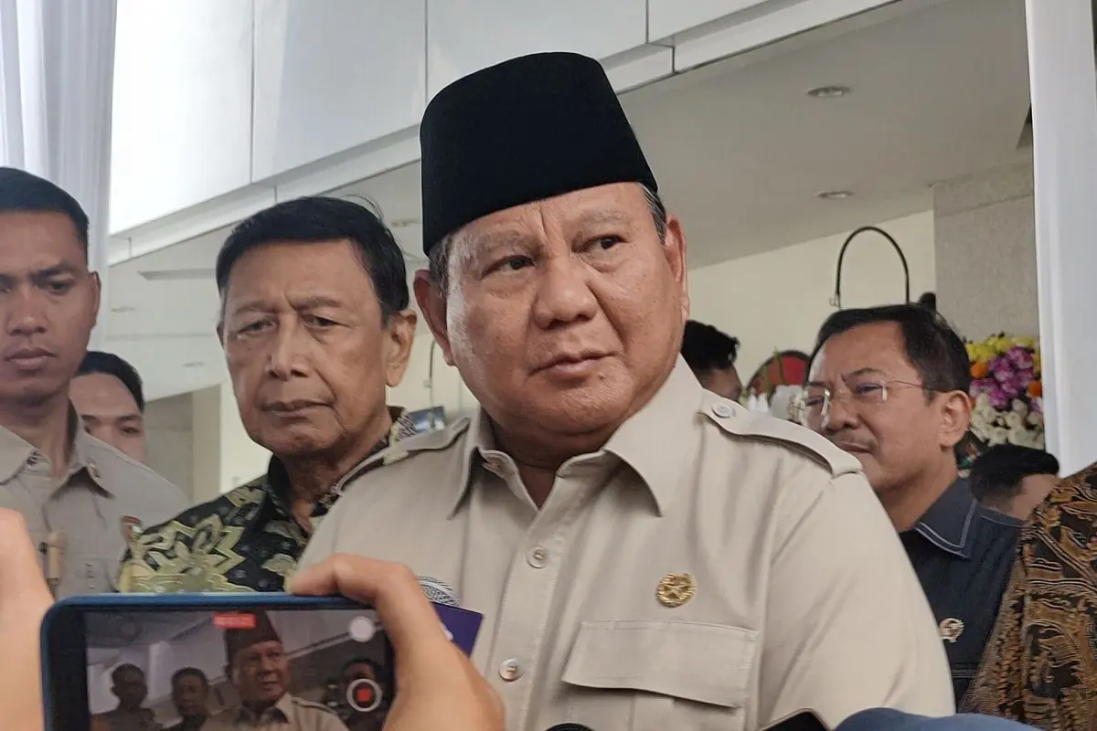Presiden Prabowo Subianto usai melayat Kwik Kian Gie di Rumah Duka Sentosa, Kompleks RSPAD Gatot Subroto, Jakarta, Rabu (30/7/2025)