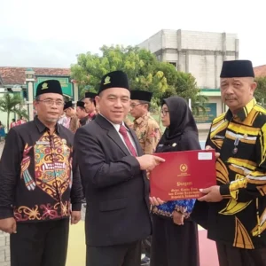 ASN Kemenag Sumenep Terima Satyalancana Karya Satya di HUT RI ke-80