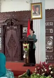 Ketua Tim Penggerak (TP) PKK Jawa Timur, Arumi Bachsin Elestianto Dardak, saat melaksanakan kunjungan kerja ke Kabupaten Sampang