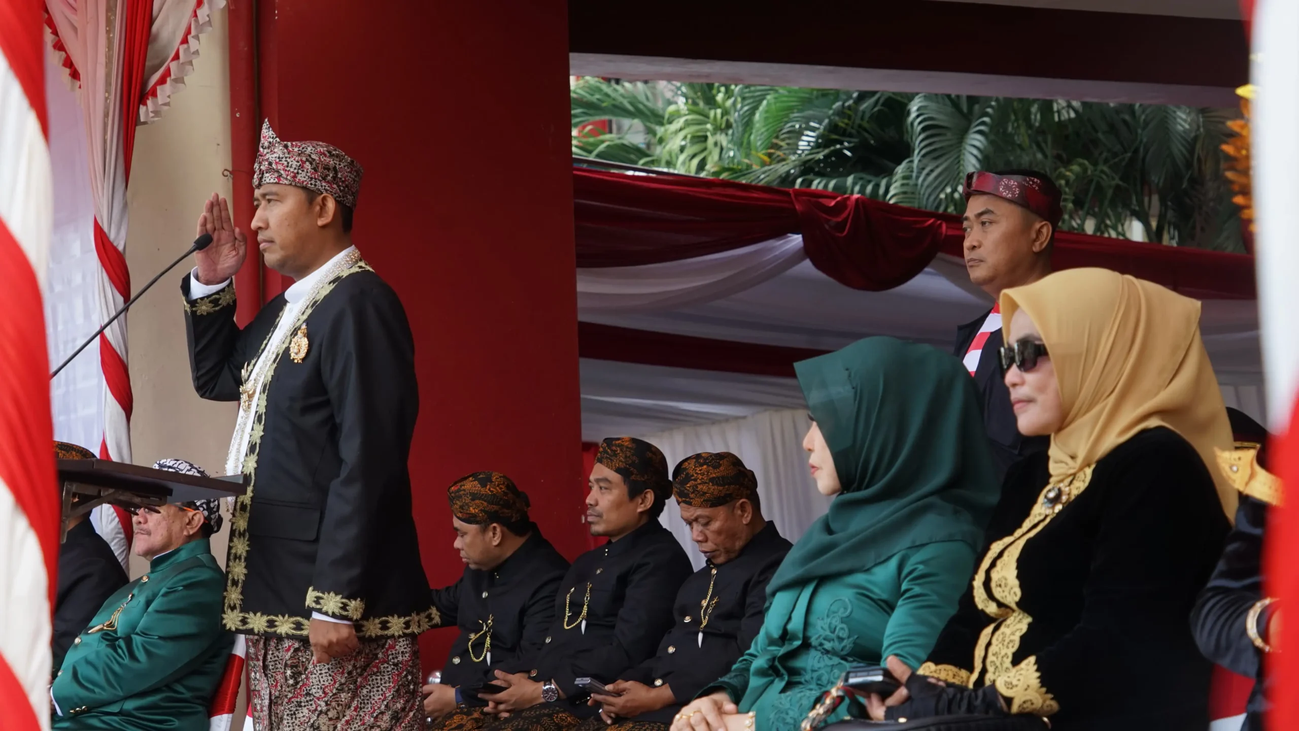 Bupati Sumenep Achmad Fauzi Wongsojudo memimpin upacara HUT Kemerdekaan RI ke-80 di Halaman Kantor Bupati
