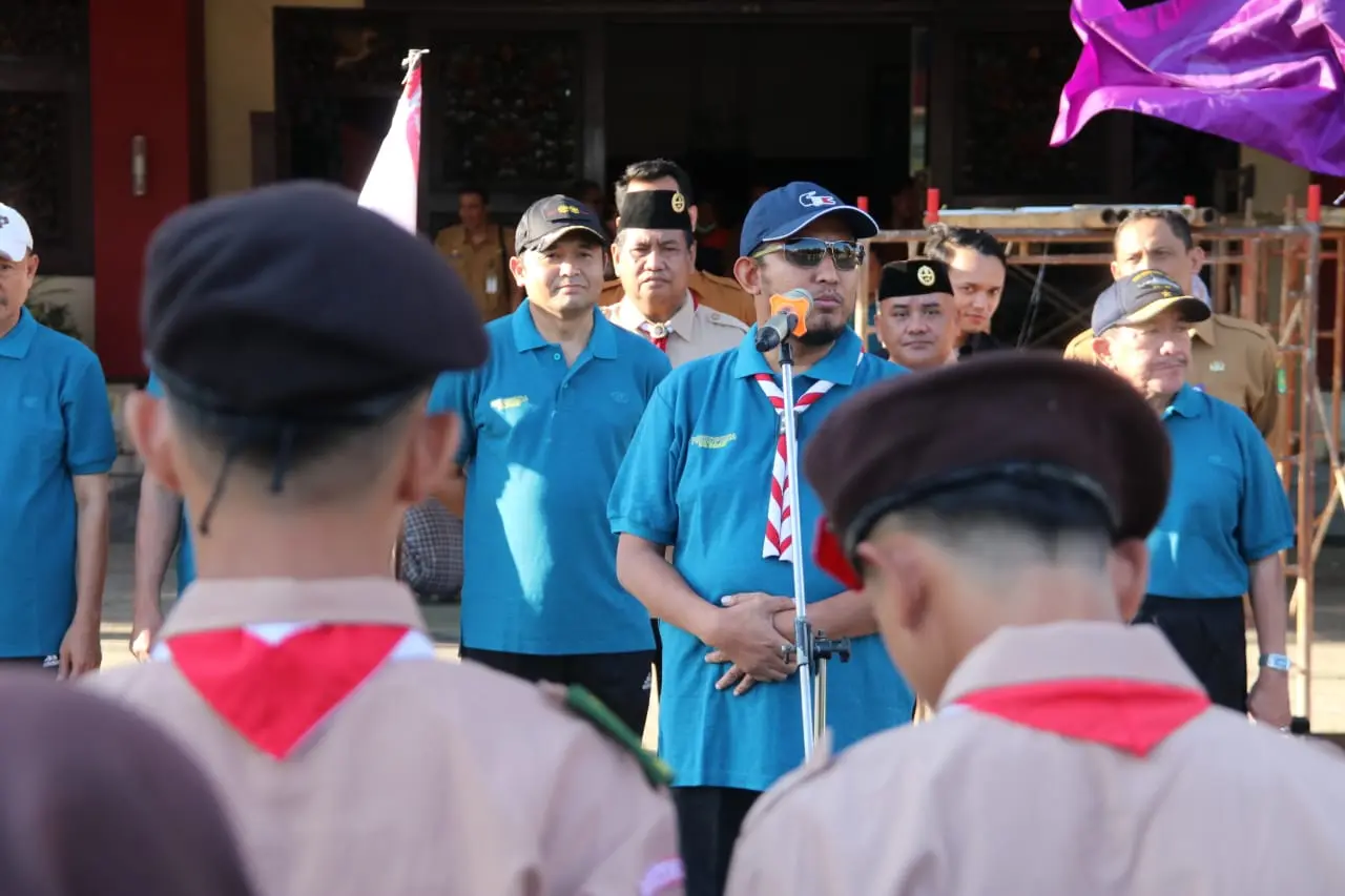 Bupati Sumenep, Dr. H. Achmad Fauzi Wongsojudo, S.H., M.H., memimpin langsung prosesi pelepasan kontingen Pramuka berkebutuhan khusus yang akan berpartisipasi dalam Jambore Nasional 2025 di Bogor