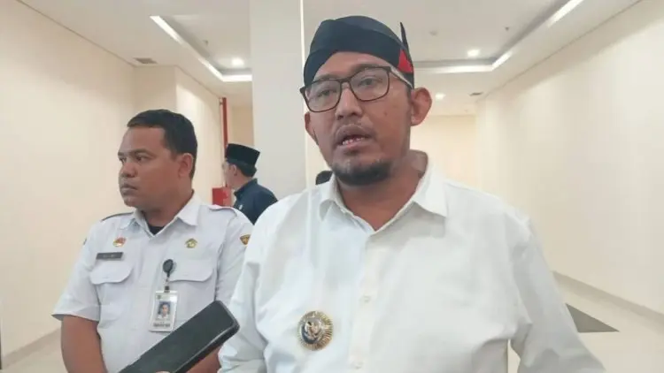 Bupati Sumenep Achmad Fauzi memberikan pernyataan terkait isu pengoplosan beras dan komitmen menjaga harga gabah di Sumenep, Senin 28 Juli 2025