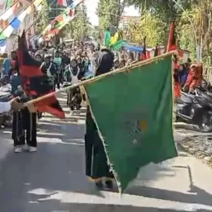 KKMI Giligenting Tutup Semarak Lomba HUT ke-80 RI dengan Karnaval Meriah Drumband Nada Yasros