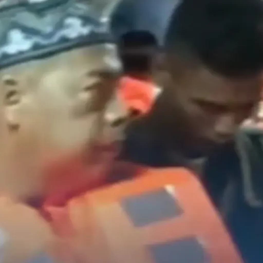 KM Gili Iyang terbakar di perairan Karang Jamuang, Gresik, 13 Agustus 2025 malam, seluruh penumpang selamat