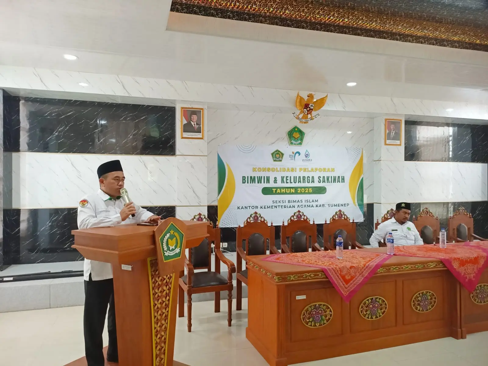 Kemenag Sumenep menggelar Konsolidasi Pelaporan Bimbingan Perkawinan (Bimwin) dan Keluarga Sakinah 2025 di Aula PLHUT dengan dihadiri Kepala KUA se-Kabupaten Sumenep