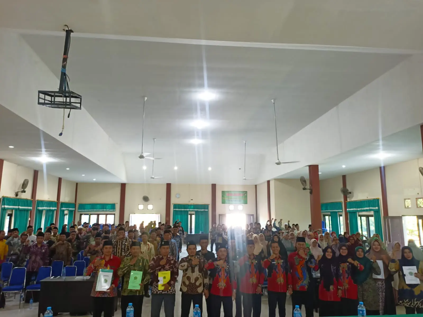 Kemenag Sumenep sosialisasikan kewajiban upacara dan lagu nasional kepada kepala madrasah se-Kabupaten di Aula Al-Ikhlas