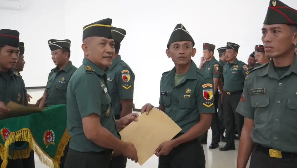Kasdim Kodim 0827 Sumenep pimpin pelepasan enam prajurit pindah satuan dalam acara tradisi militer