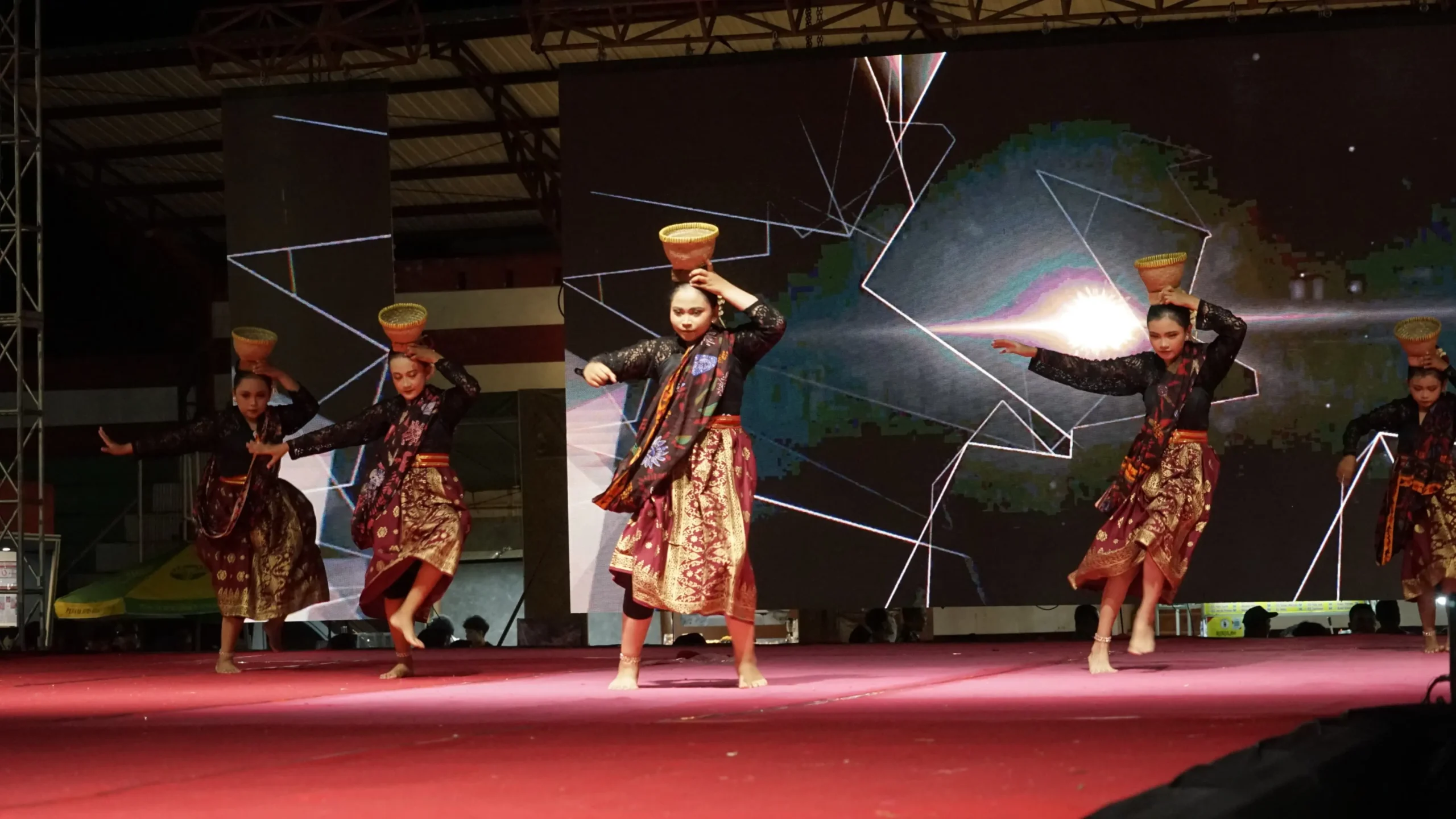 Pembukaan Madura Night Vaganza 2025 oleh Bupati Sumenep Achmad Fauzi Wongsojudo dalam rangkaian Madura Culture Festival dan Pameran Pembangunan