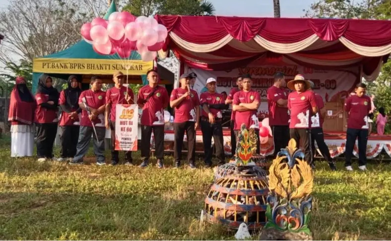 Jalan Sehat HUT ke-80 RI di Desa Parsanga Sumenep dengan pelepasan burung merpati dan balon oleh Kepala Desa