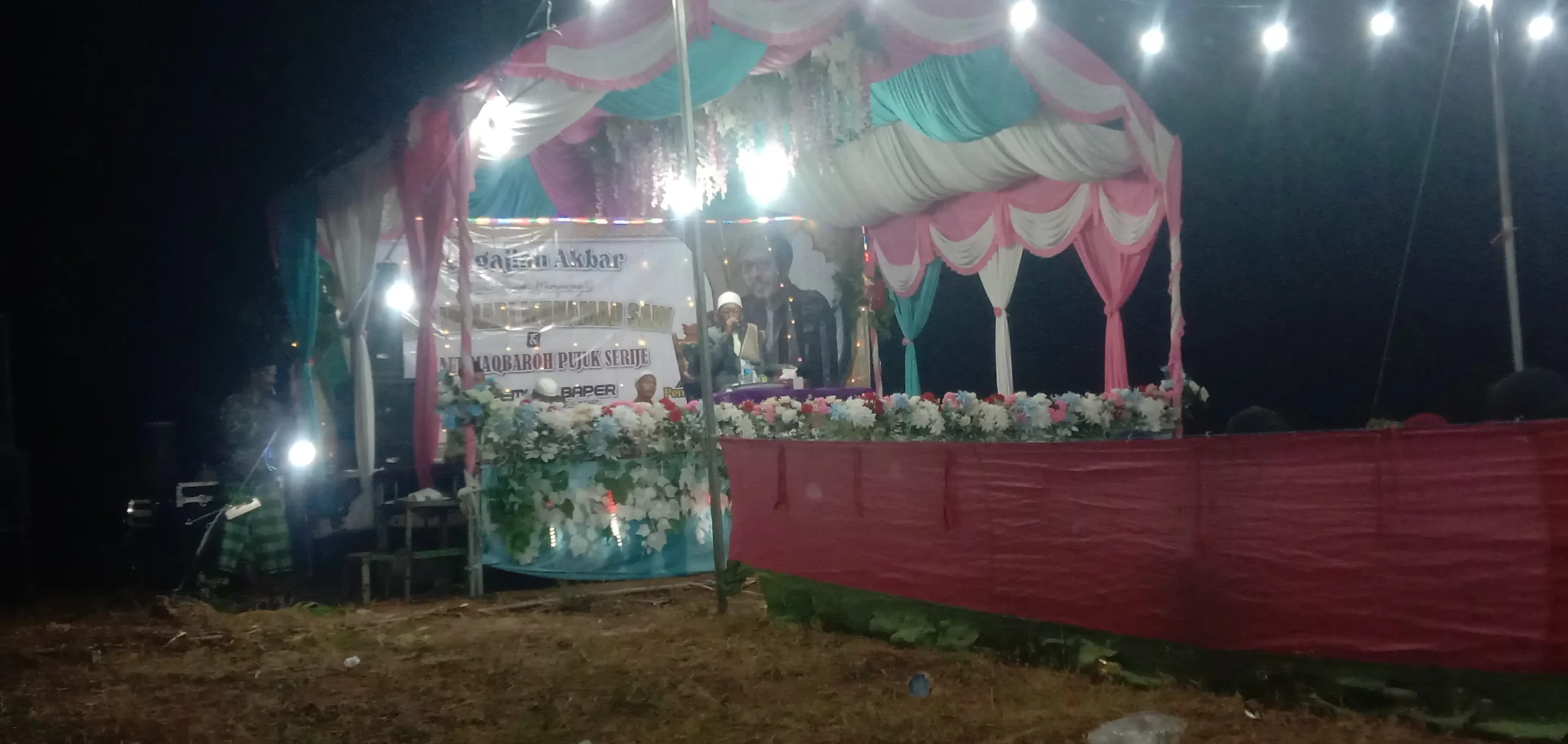Pengajian Maulid Nabi dan haul Buju’ Sarije oleh Pemuda Baper, dihadiri warga desa dengan suasana penuh khidmat