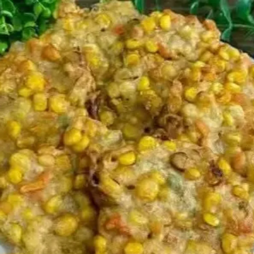 Bakwan jagung goreng renyah dan gurih siap disajikan