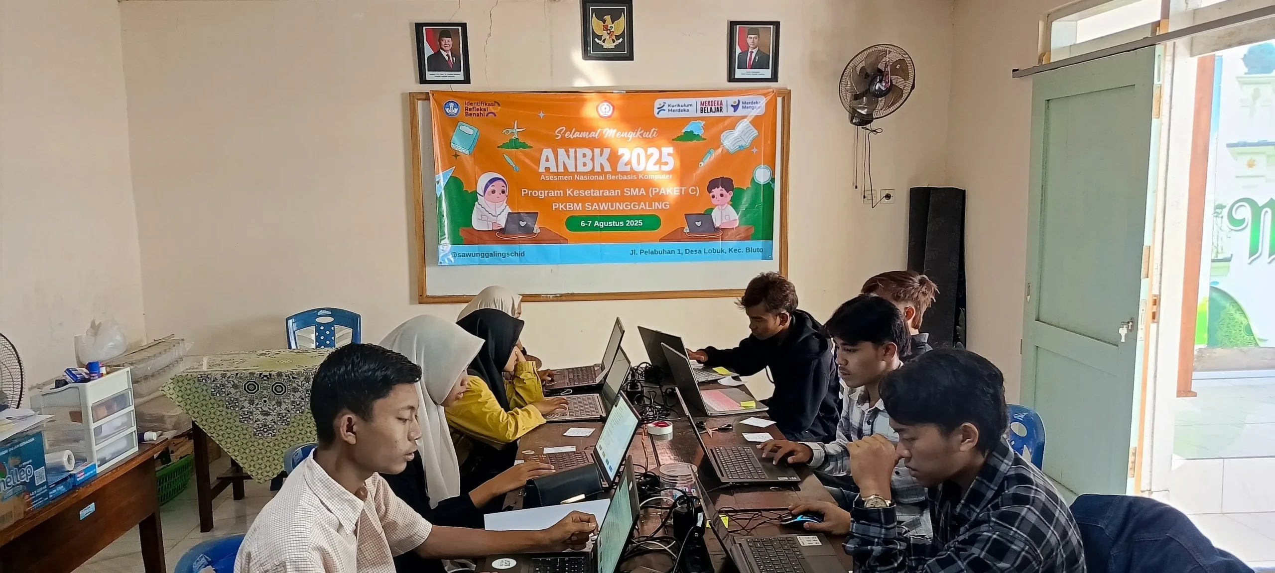 Peserta Kejar Paket C Saunggaling mengikuti ANBK 2025 semi daring