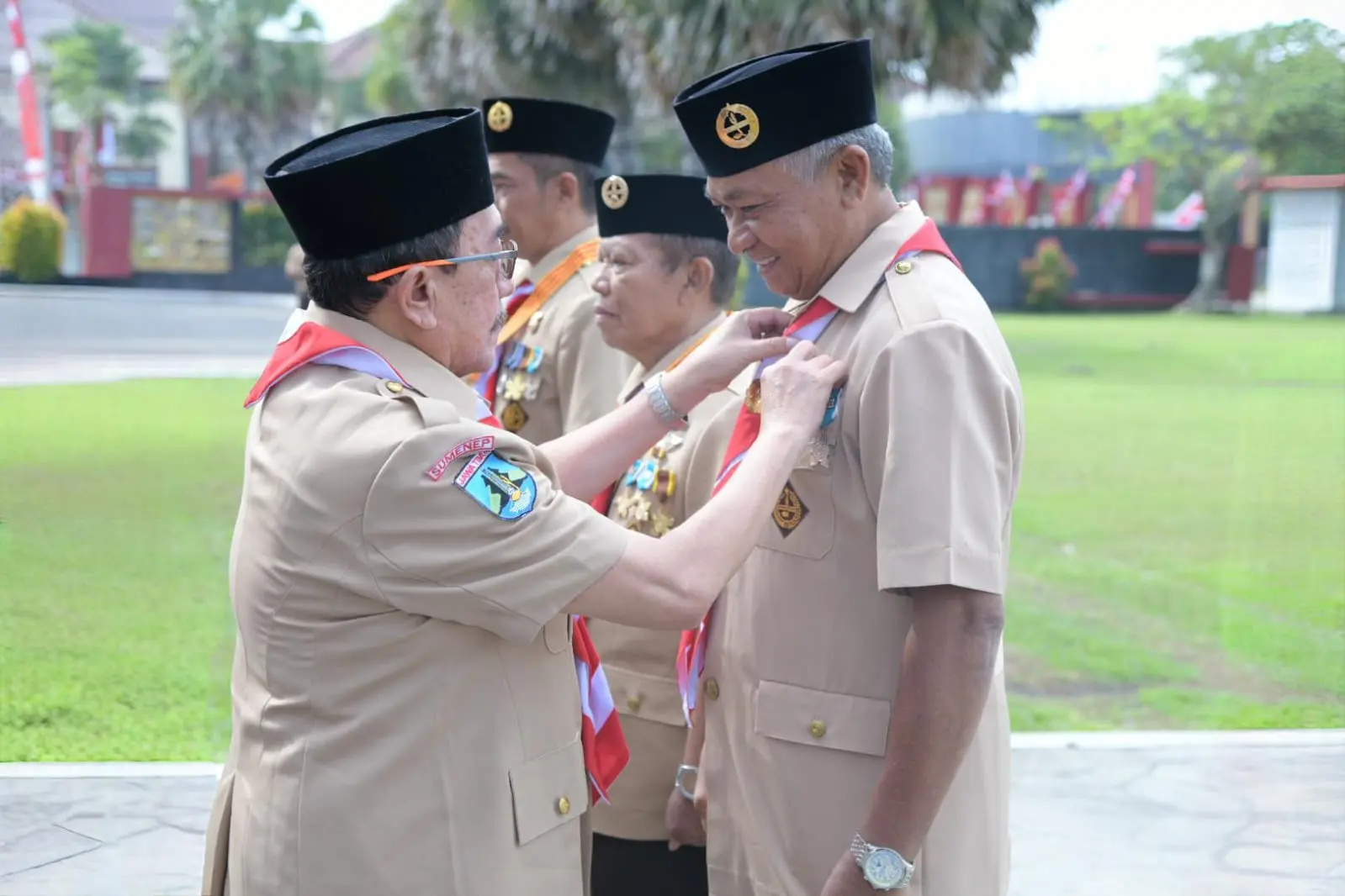 Wabup Sumenep KH Imam Hasyim memberi sambutan pada Apel Hari Pramuka ke-64 dan Giat Prestasi Cabang 2025