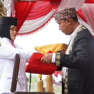 Sumenep Gelar Upacara HUT ke-80 RI, Bupati Serahkan Remisi ke Warga Binaan