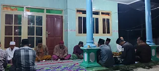 Pengurus Yayasan Ar-Rasyid saat menggelar musyawarah persiapan santunan anak yatim dan kaum dhuafa