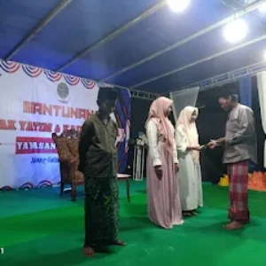 Yayasan Ar Rasyid Salurkan Santunan untuk Anak Yatim dan Kaum Dhuafa di Giligenting