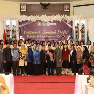 Akes Sumenep Gelar Yudisium dan Sumpah Profesi Farmasi