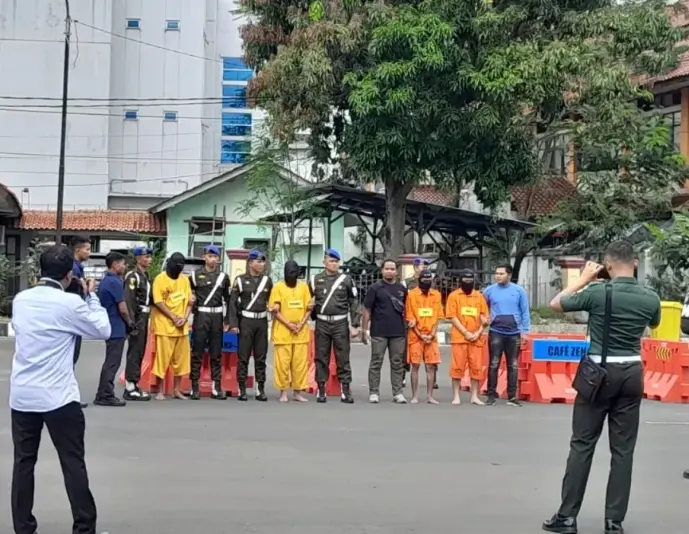Dua anggota TNI dan dua warga sipil jalani sidang kasus pengeroyokan pemuda di Serang