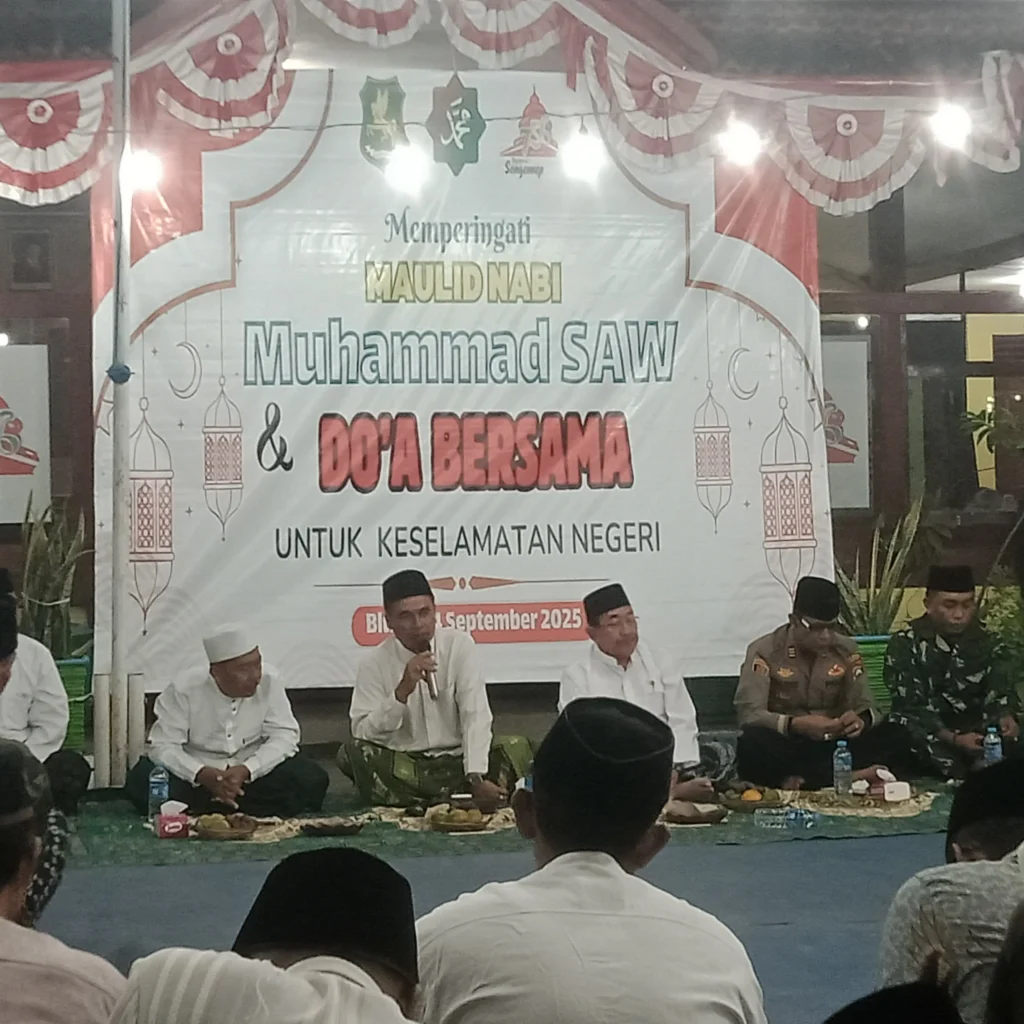 Forkopimka Bluto gelar Maulid Nabi Muhammad SAW dan doa bersama untuk keselamatan bangsa di halaman Kantor Kecamatan Bluto, Sumenep