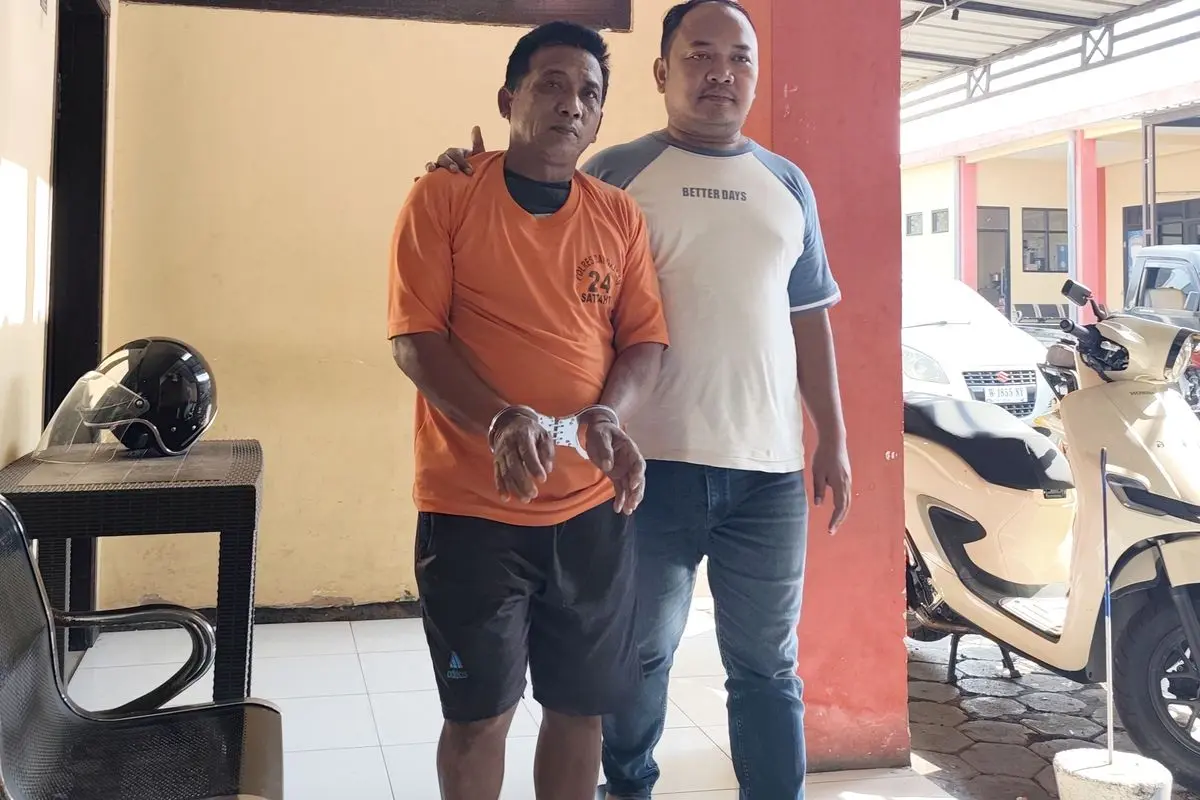 Pelaku saat diamankan polisi di Mapolres Bangkalan