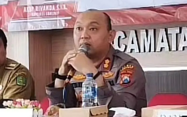 Kapolres Sumenep AKBP Rivanda memberikan pernyataan tegas terkait larangan debt collector merampas motor di jalan saat tatap muka di Ambunten